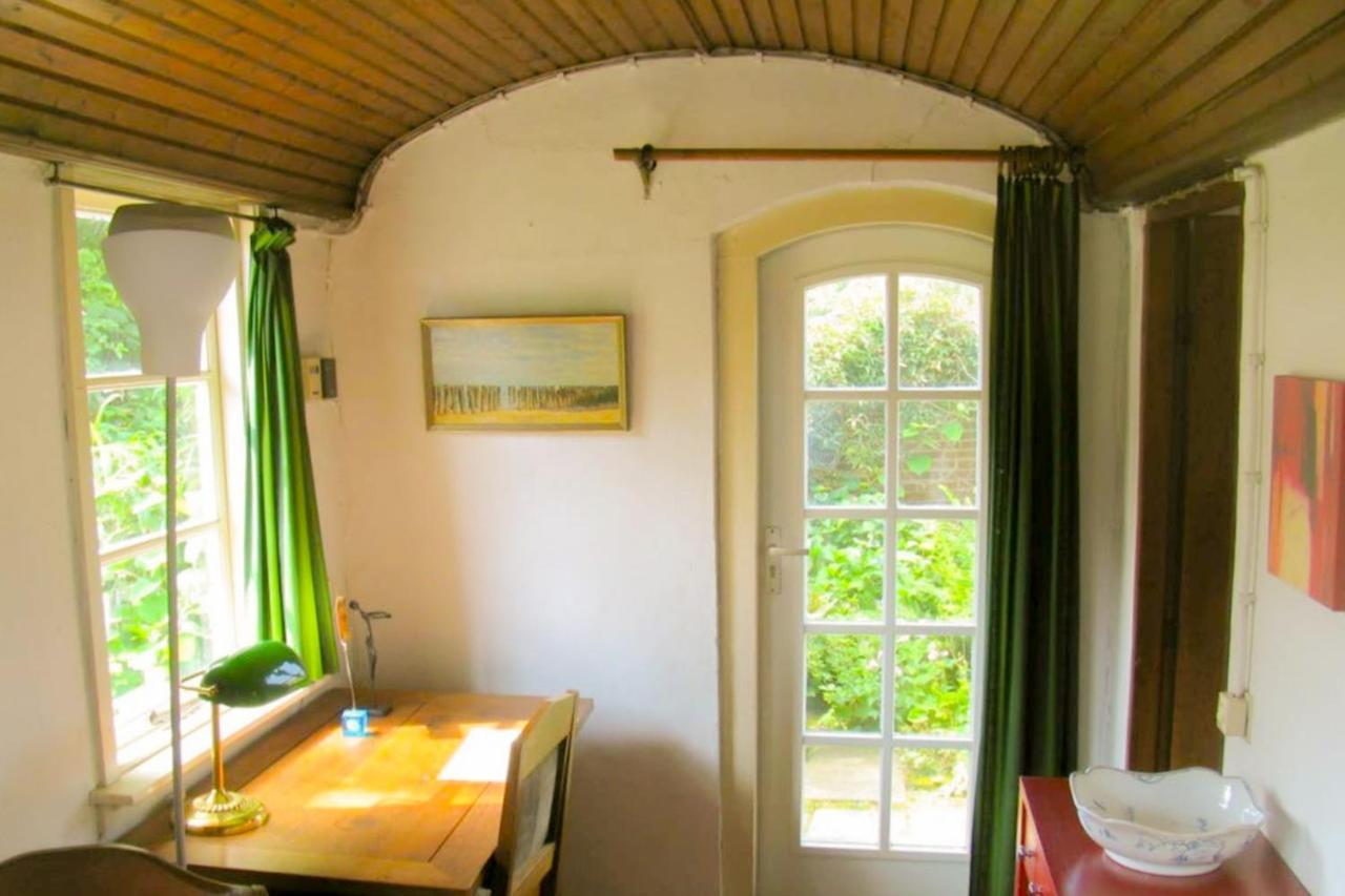 Rustic Retreat: Fireplace, Bbq, + Forest Access Burgh-Haamstede Esterno foto